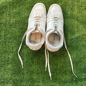 White sneakers/shoes